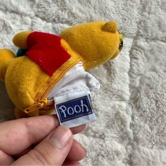 Disney | Y2K 90's Winnie The Pooh Keychain - Picture 5 of 9